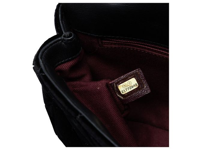 Chanel Black Small Quilted Velvet CC Eyelet Flap Nero - vista 6