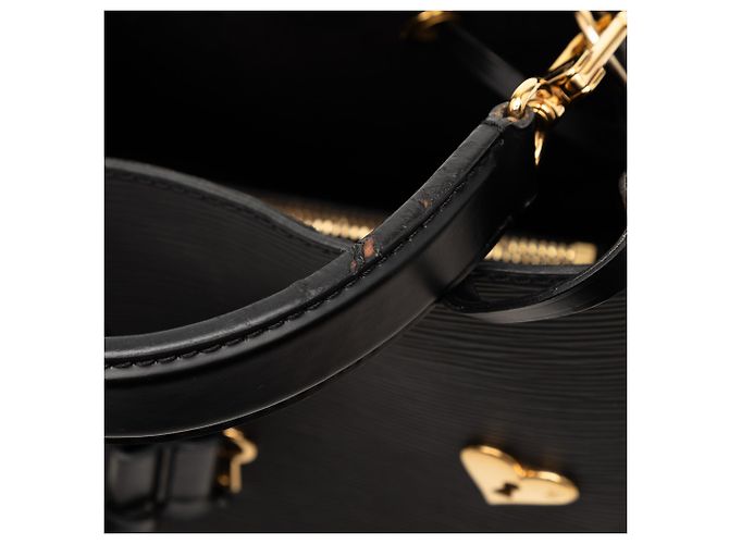 Néonoé Louis Vuitton Black Epi Love Lock Neonoe Preto - vista 8