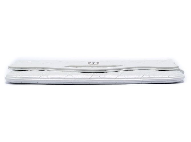 Clutch 31 in pelle di vitello invecchiata iridescente bianca Chanel Bianco Bianco sporco - vista 3