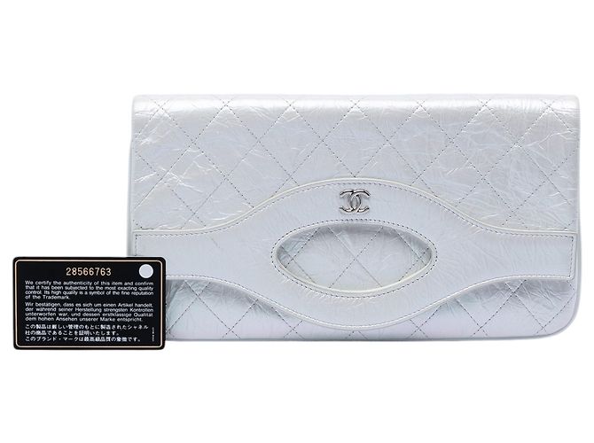 Clutch 31 in pelle di vitello invecchiata iridescente bianca Chanel Bianco Bianco sporco - vista 8