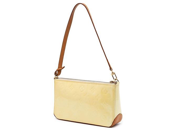 Louis Vuitton Mallory Square in Vernis Monogram Giallo Yellow - view 2