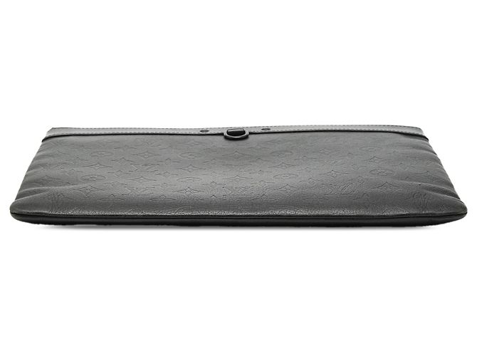 Pochette Discovery Louis Vuitton Monogram Shadow nero - vista 3