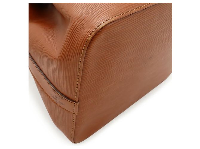 Noe Borsa a Spalla Louis Vuitton Epi Petit Noé Marrone - vista 4