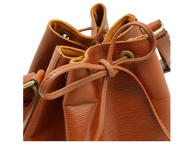 Noe Borsa a Spalla Louis Vuitton Epi Petit Noé Marrone - vista 5