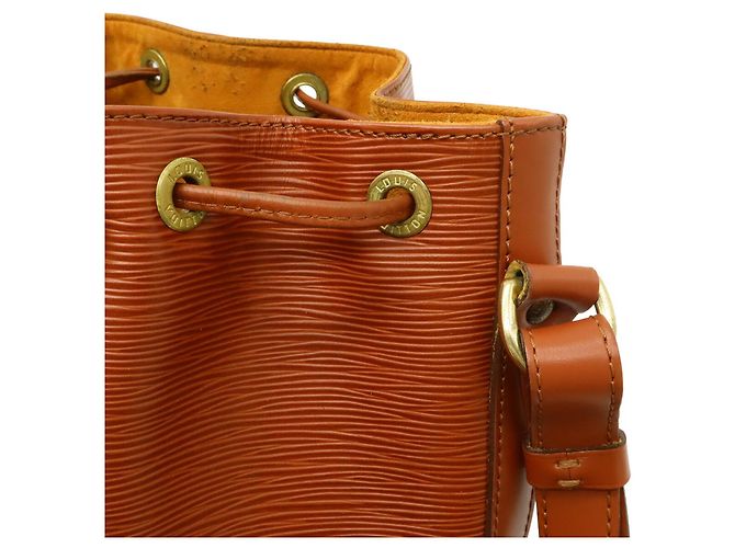 Noe Borsa a Spalla Louis Vuitton Epi Petit Noé Marrone - vista 8