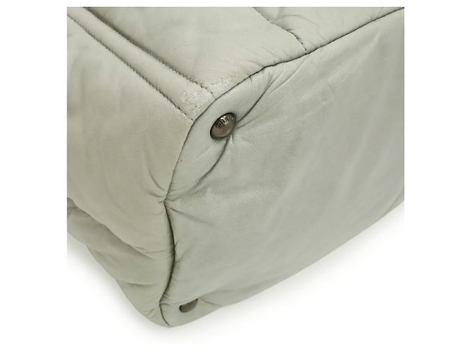 Prada Nappa Bomber Tote Bag in Hellgrau - Ansicht 4