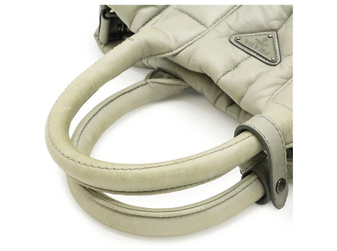 Prada Nappa Bomber Tote Bag in Hellgrau - Ansicht 5