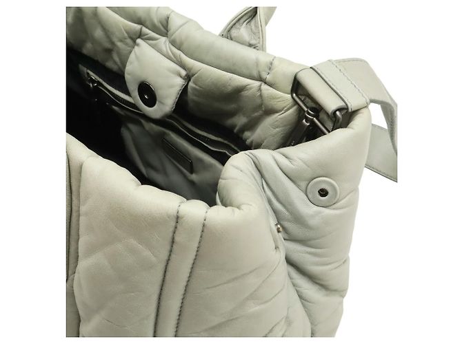 Prada Nappa Bomber Tote Bag in Hellgrau - Ansicht 7