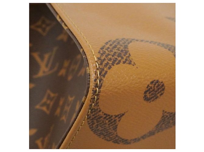 Borsa Tote Louis Vuitton Monogram Reverse Giant OnTheGo MM Marrone - vista 6