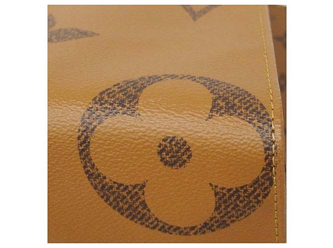 Borsa Tote Louis Vuitton Monogram Reverse Giant OnTheGo MM Marrone - vista 7