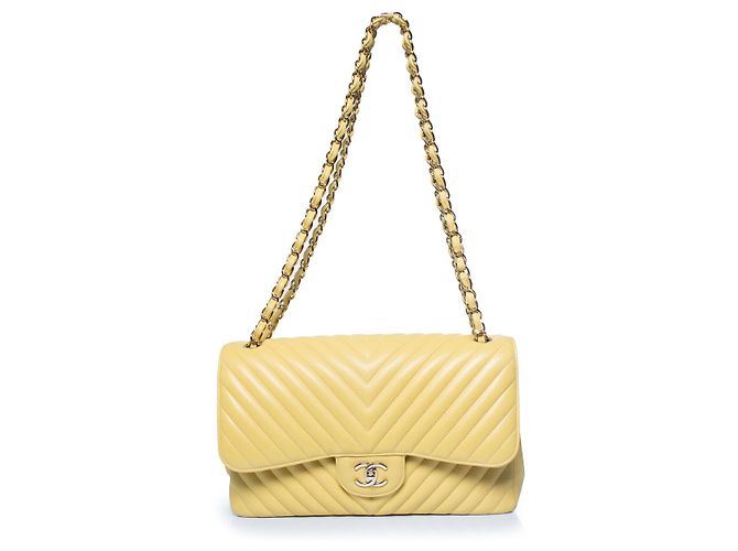 Chanel, borsa flap Jumbo in pelle di agnello con chevron giallo - vista 4