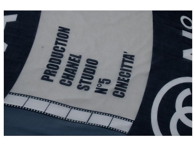 Chanel, Sciarpa in cashmere CC Cinema blu e bianco Multicolore - vista 4