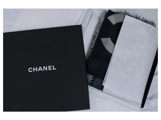 Chanel, Sciarpa in cashmere CC Cinema blu e bianco Multicolore - vista 8