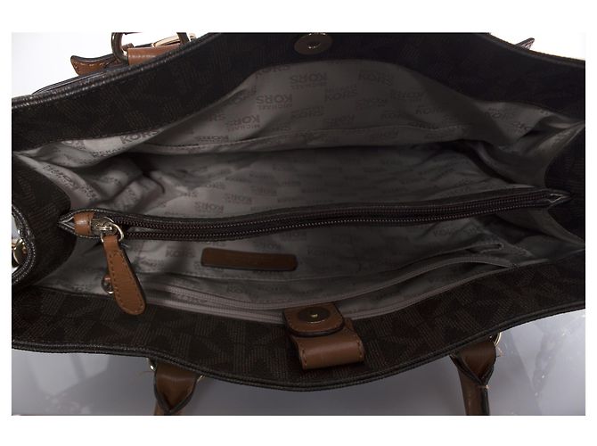 Michael Kors, shopper con monogramma in tela marrone - vista 7