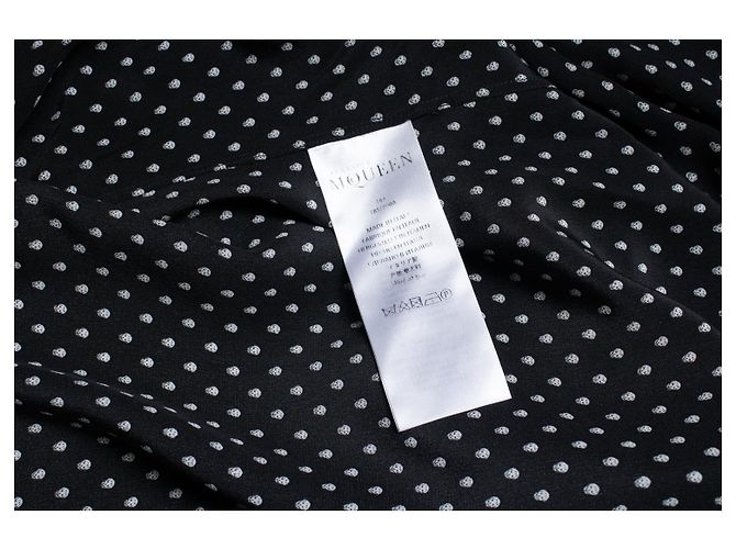 Alexander McQueen, Camicia in seta con stampa di teschio nero - vista 6