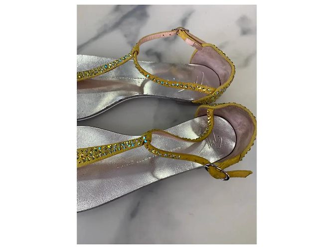 Sandali Giuseppe Zanotti in camoscio giallo e strass - vista 4