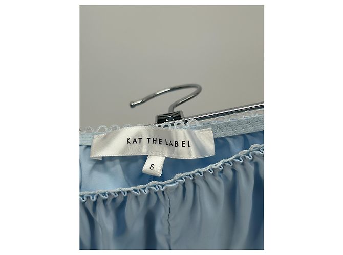 Autre Marque KAT THE LABEL Blaue Satinshorts mit Spitzendetails - Ansicht 3