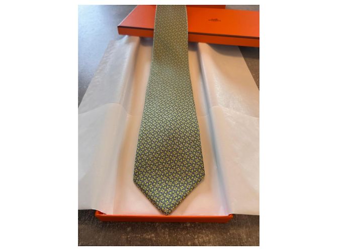 Cravatta Hermès in seta Maillon H - Verde Mandorla Giallo - vista 2
