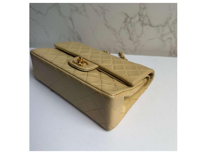 Borsa Chanel Classic Flap Medium in Agnello Beige - vista 10