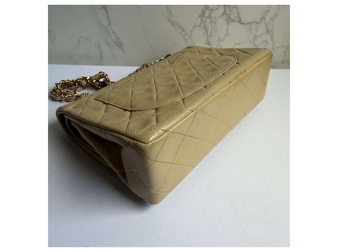 Borsa Chanel Classic Flap Medium in Agnello Beige - vista 12