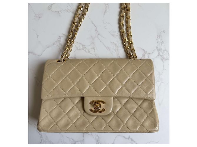 Borsa Chanel Classic Flap Medium in Agnello Beige - vista 3