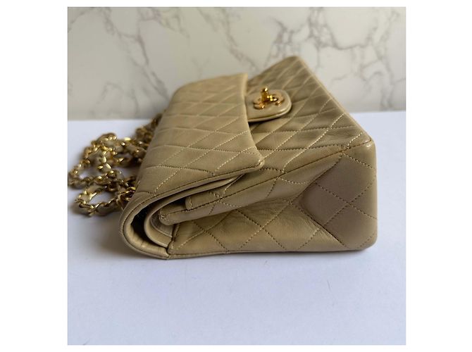 Borsa Chanel Classic Flap Medium in Agnello Beige - vista 6