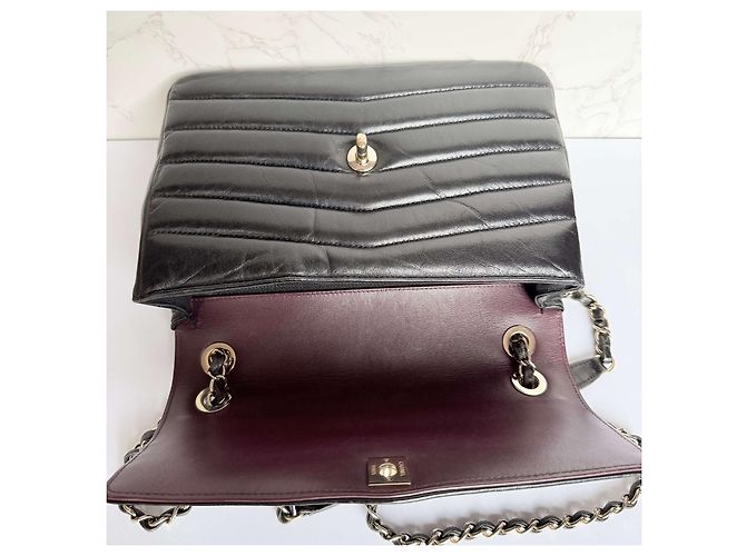 Timeless Chanel Borsa Reversed Chevron con patta in pelle nera Nero - vista 17