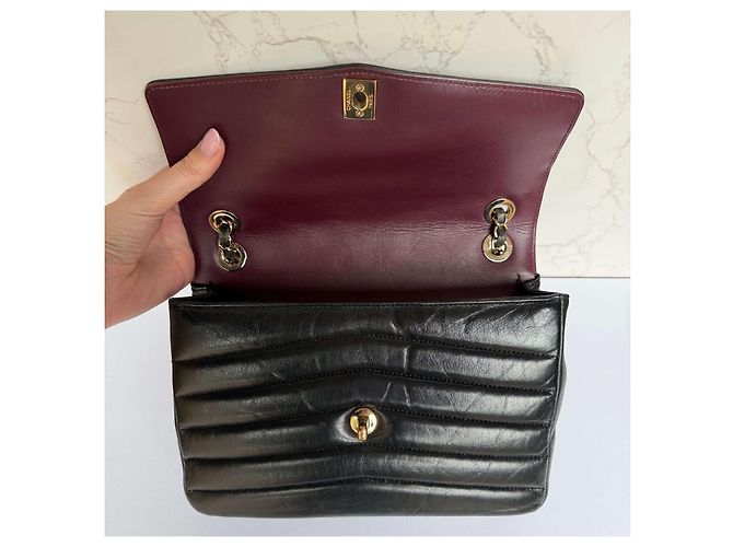 Timeless Chanel Borsa Reversed Chevron con patta in pelle nera Nero - vista 18