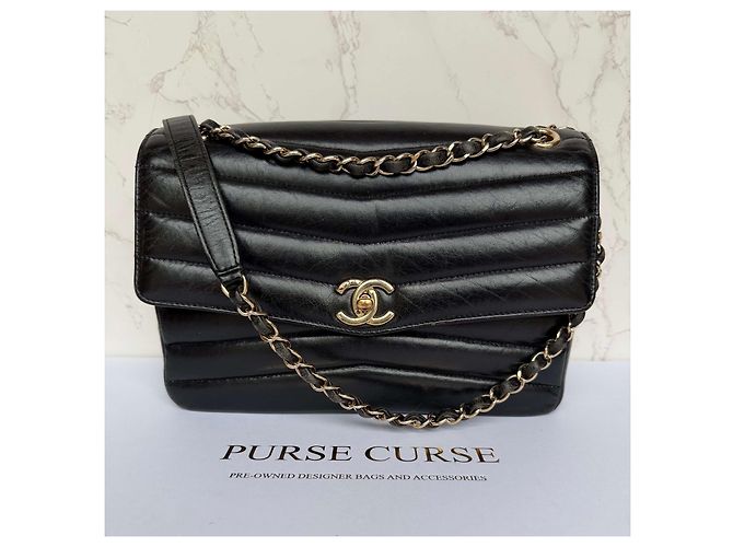 Timeless Chanel Borsa Reversed Chevron con patta in pelle nera Nero - vista 4