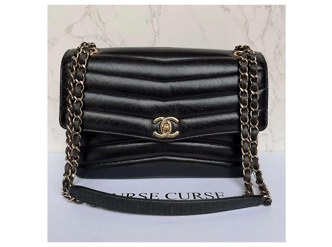 Timeless Chanel Borsa Reversed Chevron con patta in pelle nera Nero - vista 5
