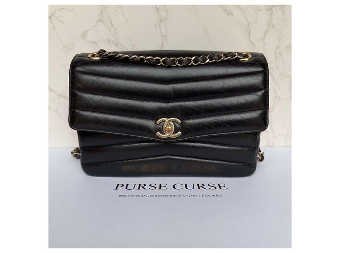 Timeless Chanel Borsa Reversed Chevron con patta in pelle nera Nero - vista 6