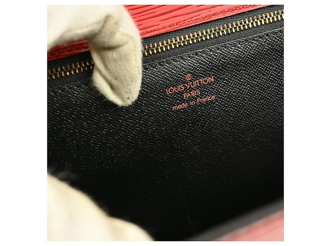 Borsa Louis Vuitton Monceau in pelle Epi BB Rosso - vista 4