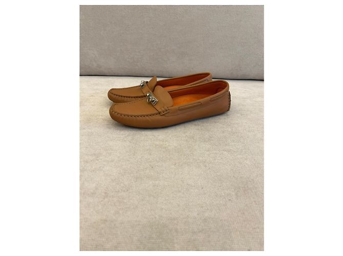 Hermès Mocassins de couro marrom com fivela prateada - vista 4
