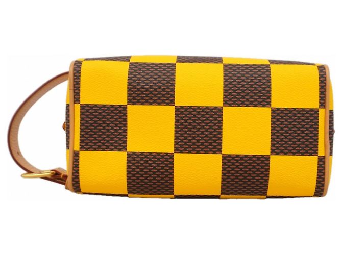 Necessaire Louis Vuitton Yellow Damier Pop Locker Dopp Kit Giallo - vista 3