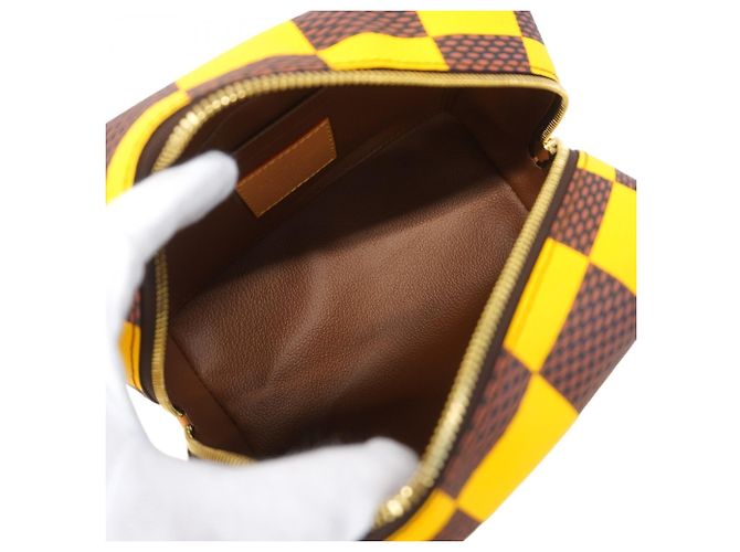 Necessaire Louis Vuitton Yellow Damier Pop Locker Dopp Kit Giallo - vista 4