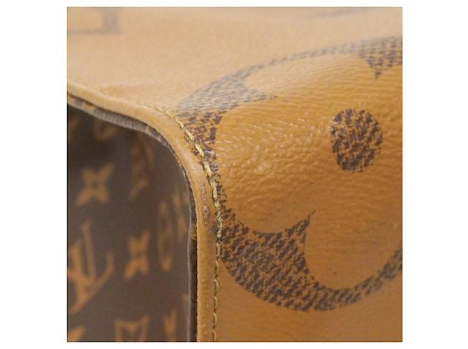 Borsa Tote Louis Vuitton Monogram Giant Reverse OnTheGo MM Marrone - vista 11
