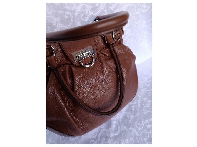 Borsa a mano Salvatore Ferragamo Gancini in pelle marrone - vista 13
