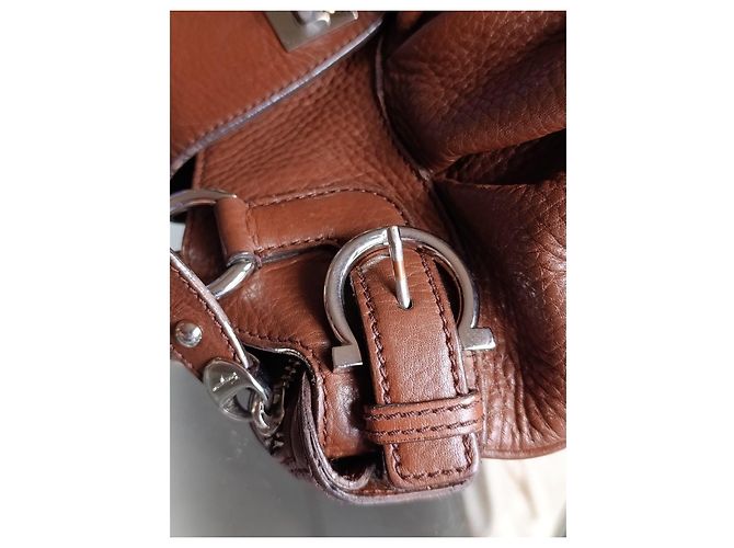 Borsa a mano Salvatore Ferragamo Gancini in pelle marrone - vista 16