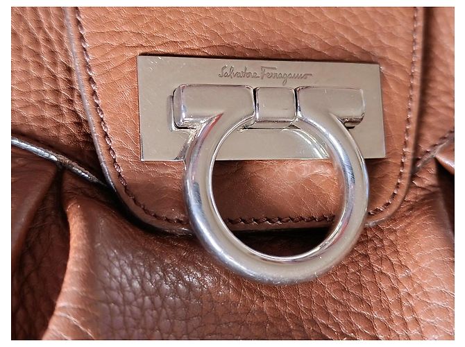 Borsa a mano Salvatore Ferragamo Gancini in pelle marrone - vista 5