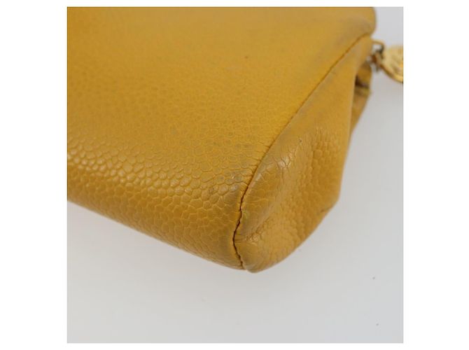 Pochette CHANEL in pelle Caviar Oro Giallo CC Auth bs35112 D'oro - vista 15