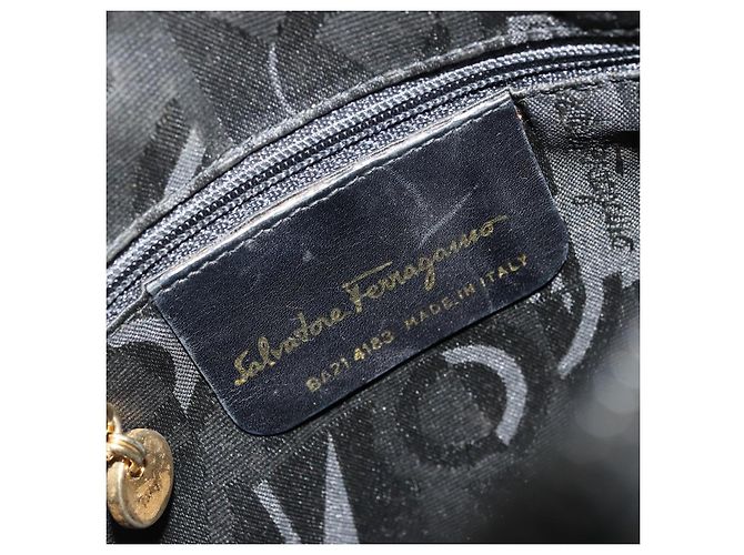 Borsa a Spalla Salvatore Ferragamo Vala in Pelle Nera e Oro Auth BA12552 Nero D'oro - vista 12