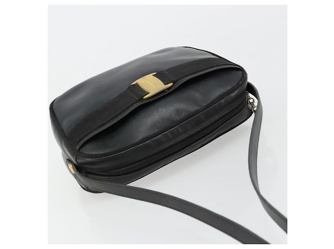 Borsa a Spalla Salvatore Ferragamo Vala in Pelle Nera e Oro Auth BA12552 Nero D'oro - vista 6