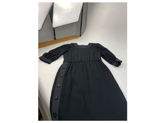 Givenchy Maxi-Kleid in Schwarz mit seitlichen Knopfdetails - Ansicht 10