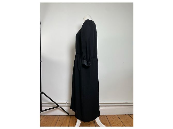 Givenchy Maxi-Kleid in Schwarz mit seitlichen Knopfdetails - Ansicht 2