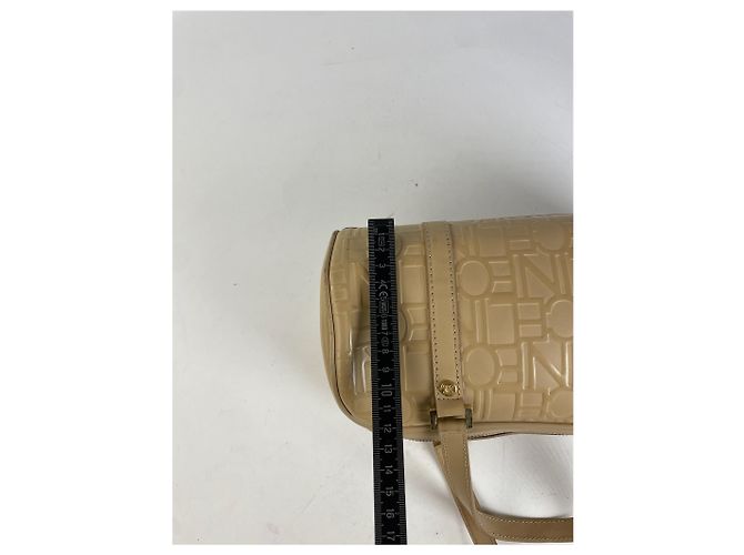 Céline Celine Bowling Bag aus beige Leder mit geprägtem Logo-Muster - Ansicht 10