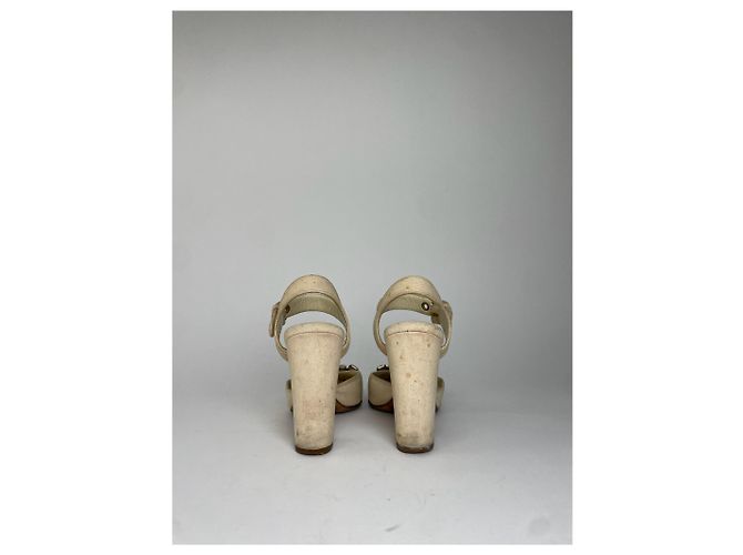 Décolleté Miu Miu in pelle con decorazioni in strass Beige - vista 8