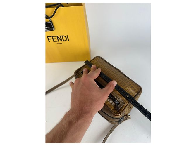 Fendi Vintage Umhängetasche FF Logo Muster brauner Stoff - Ansicht 10