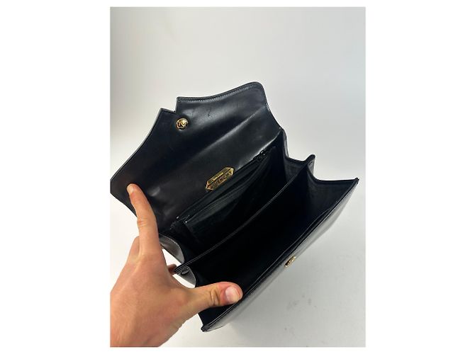 Vintage Givenchy Handtasche aus glattem Leder Schwarz mit Klappe - Ansicht 3