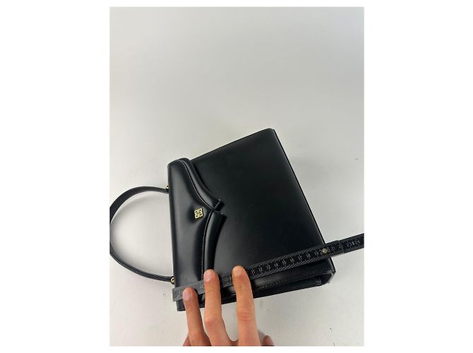 Vintage Givenchy Handtasche aus glattem Leder Schwarz mit Klappe - Ansicht 9