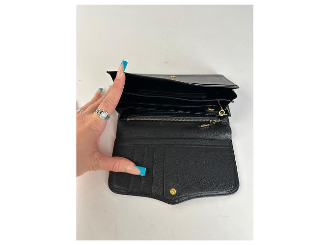 Givenchy Ledergeldbörse in Schwarz mit goldfarbenem Logo-Detail - Ansicht 3